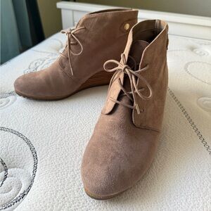 Dr. Scholl’s Taupe Fauz Suede Wedge Booties Women Size 10